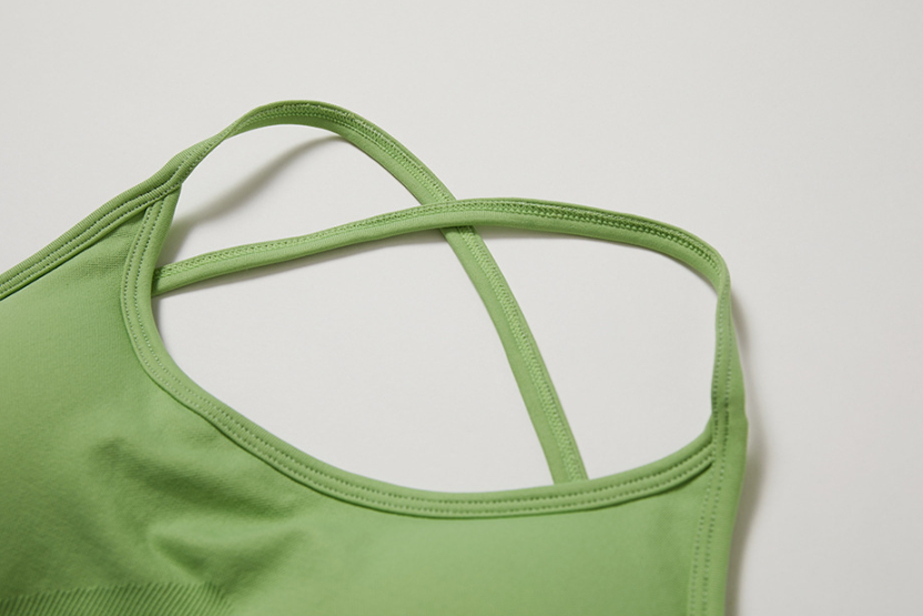 Seamless Yoga Sports Bra: Quick-Dry Activewear for Running & Fitness with Open-Back Detail7412