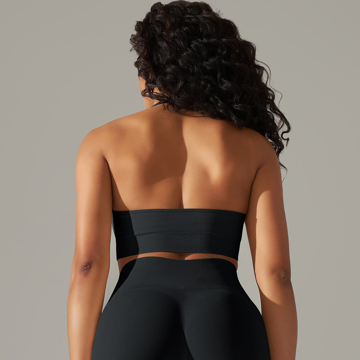 Seamless Halter Neck Sports Bra: Sexy Backless Yoga Top & Solid Color High-Stretch Fitness Bralette