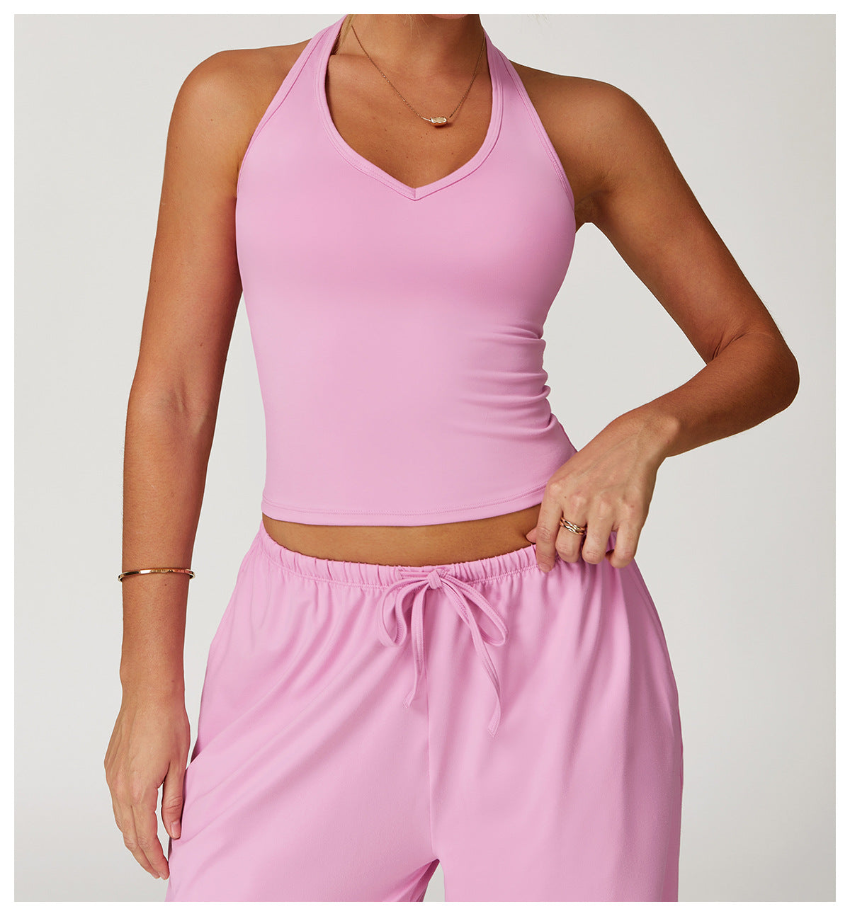 Débardeur de yoga brossé pour femme, brassière de sport décolleté en V coupe slim avec dos nageur pour la course et l'entraînement