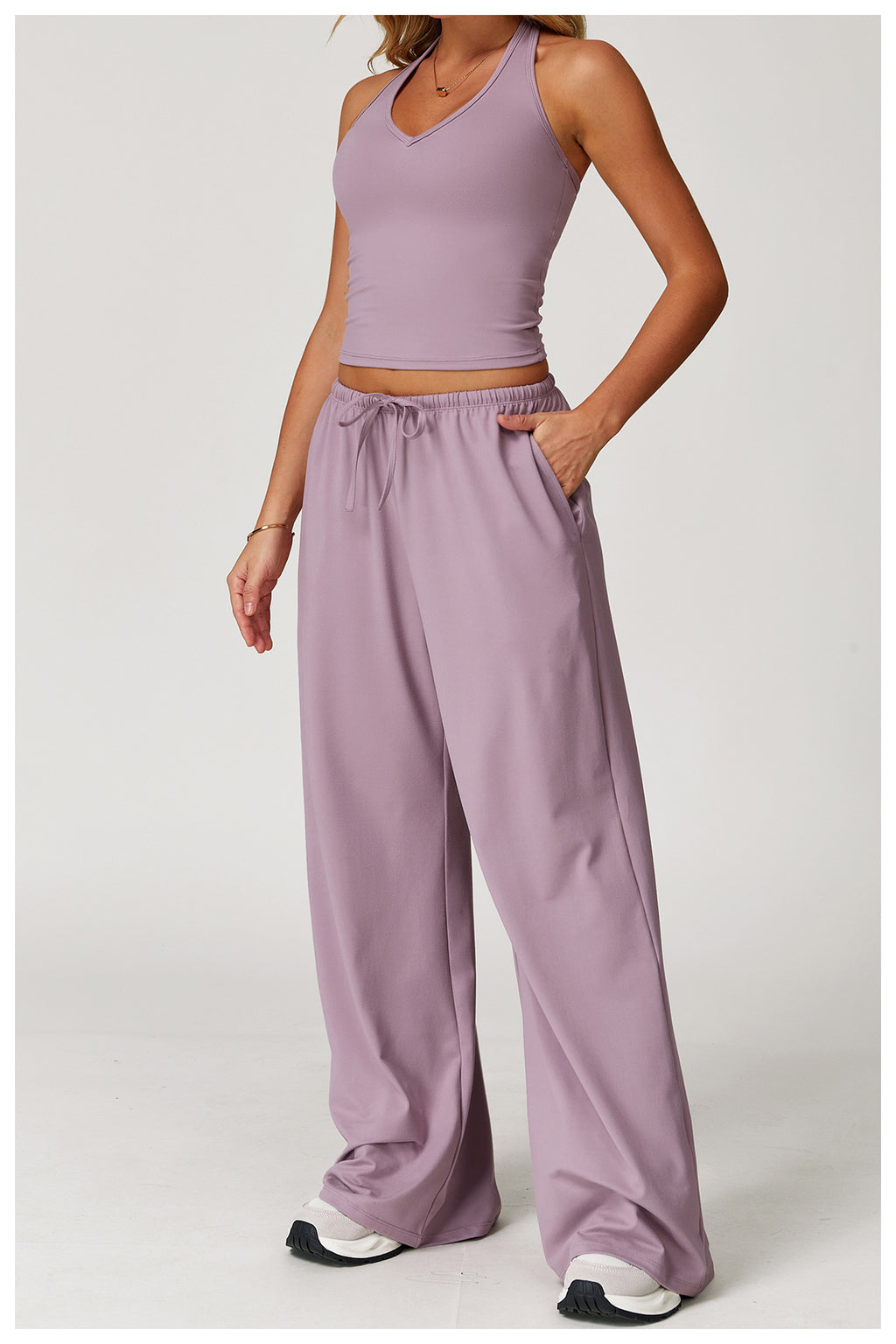 Débardeur de yoga brossé pour femme, brassière de sport décolleté en V coupe slim avec dos nageur pour la course et l'entraînement