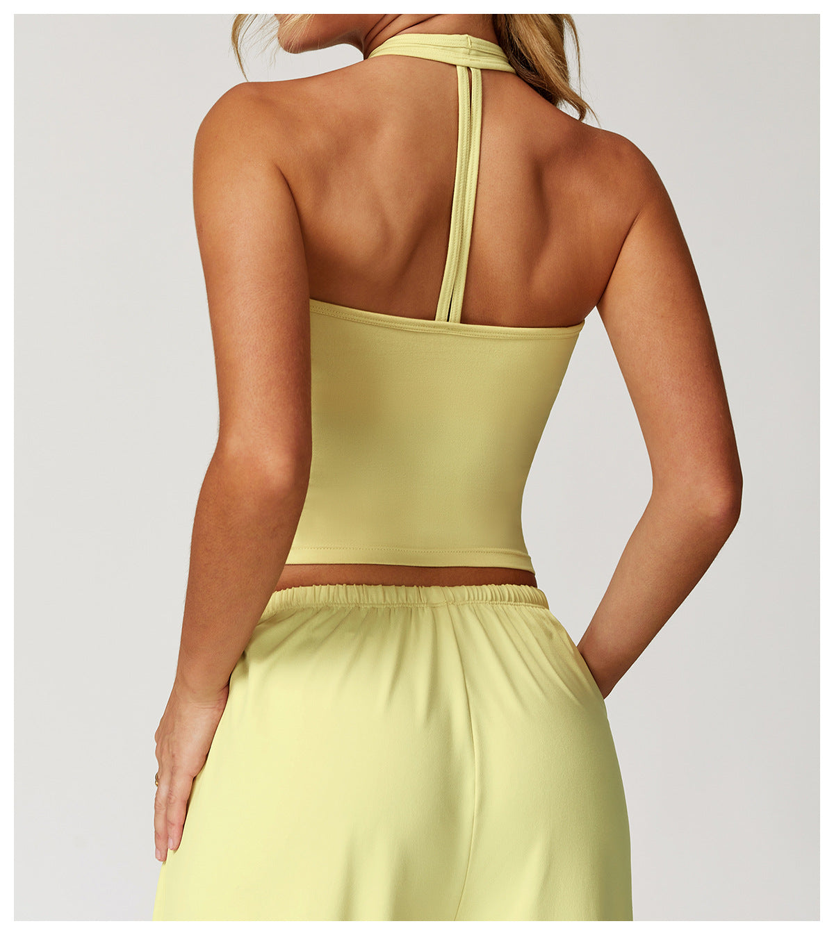 Débardeur de yoga brossé pour femme, brassière de sport décolleté en V coupe slim avec dos nageur pour la course et l'entraînement
