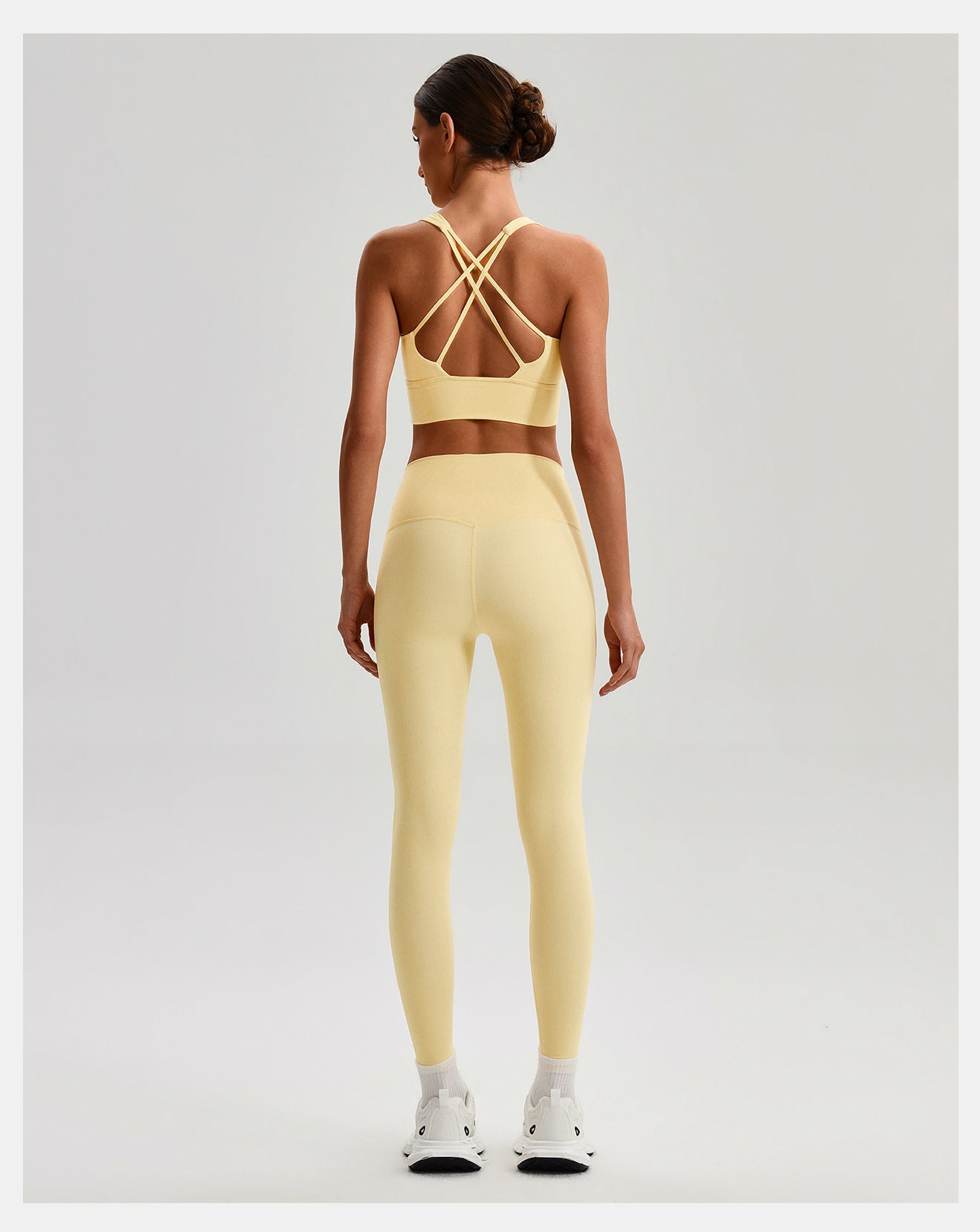 Ensemble de yoga sans coutures effet seconde peau : Soutien-gorge de sport dos nu et Legging taille haute push-up
