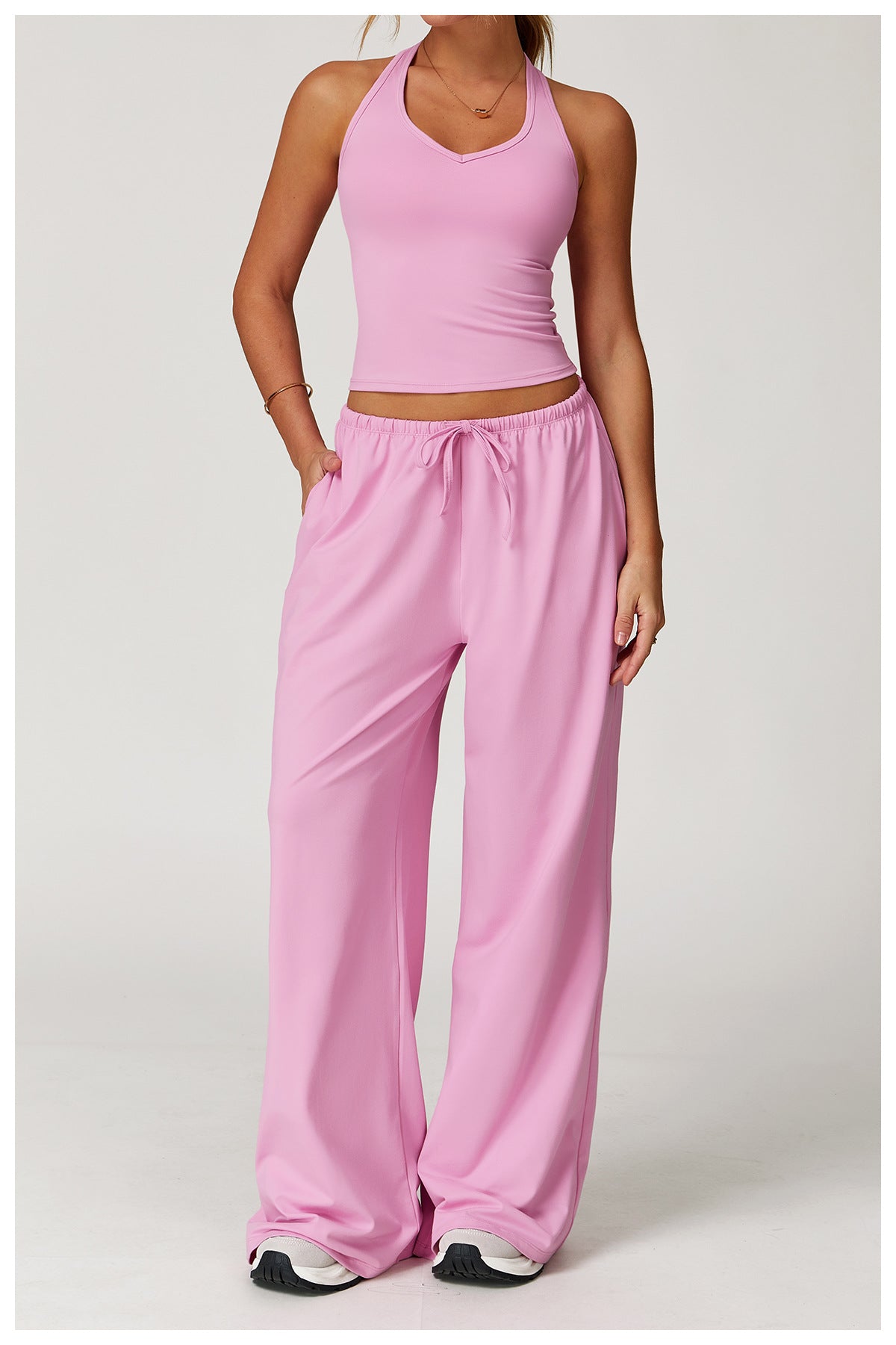 Débardeur de yoga brossé pour femme, brassière de sport décolleté en V coupe slim avec dos nageur pour la course et l'entraînement