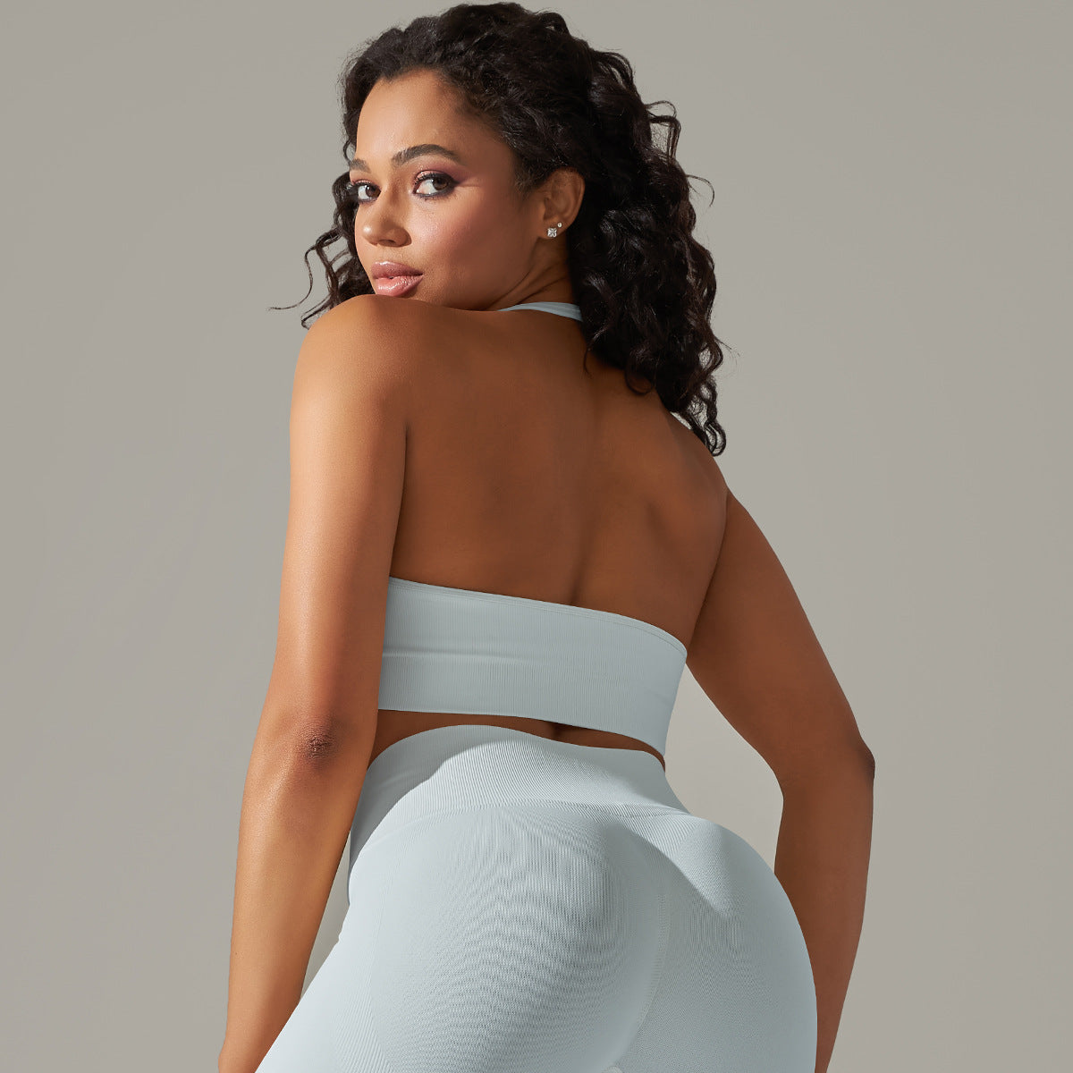 Seamless Halter Neck Sports Bra: Sexy Backless Yoga Top & Solid Color High-Stretch Fitness Bralette