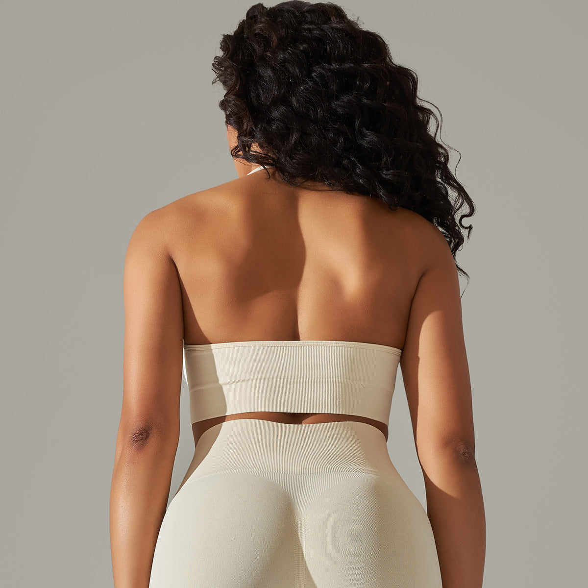 Seamless Halter Neck Sports Bra: Sexy Backless Yoga Top & Solid Color High-Stretch Fitness Bralette