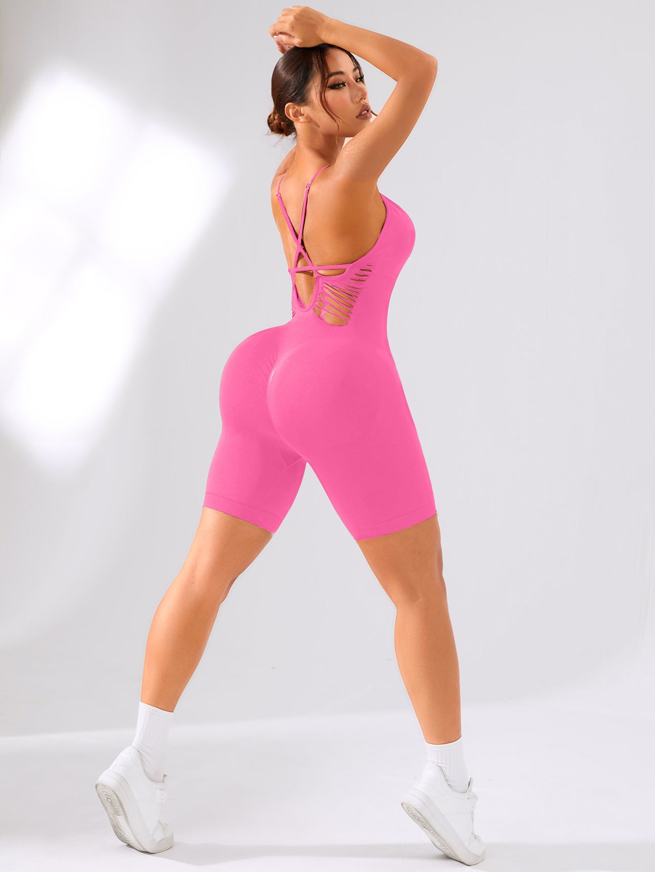Combinaison sculptante sans coutures pour femme avec bonnets intégrés, design sexy à bretelles, combinaison de yoga et d'entraînement amincissante pour la taille