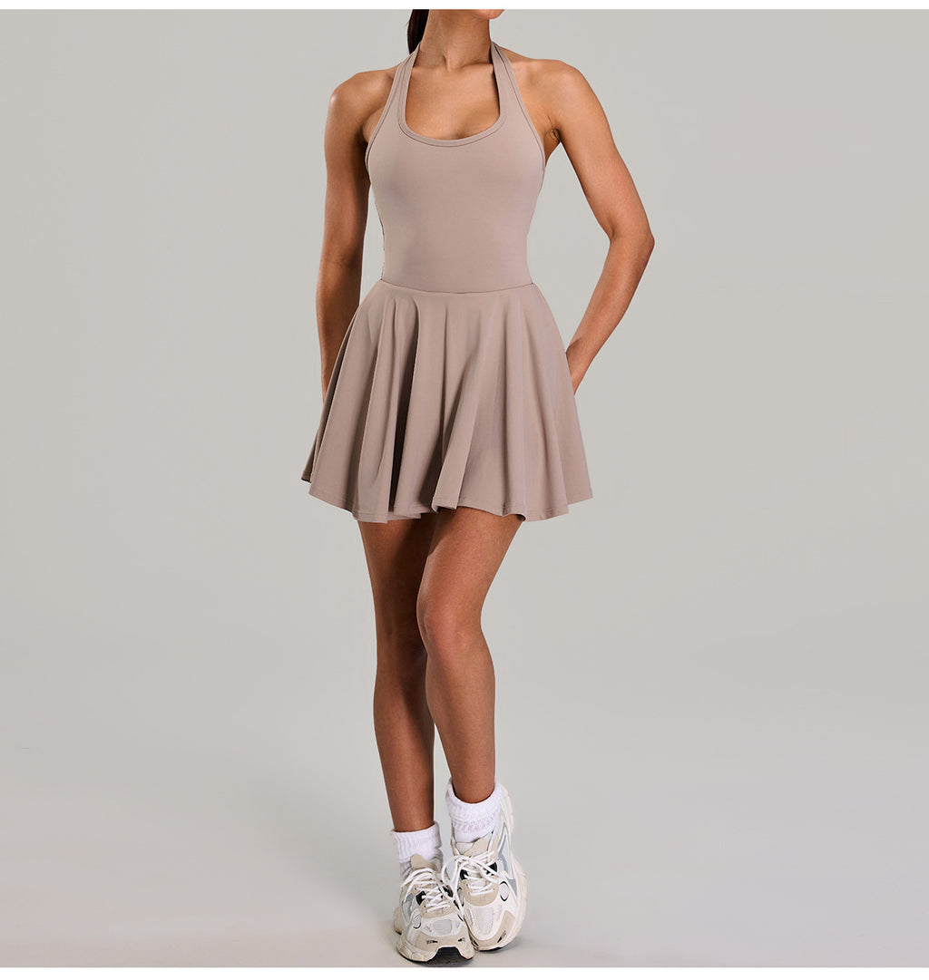 Robe athlétique dos-nu « seconde peau » : Robe-short de tennis dos nu avec combishort intégré et mini-robe de course