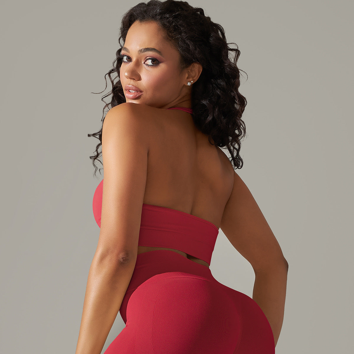 Seamless Halter Neck Sports Bra: Sexy Backless Yoga Top & Solid Color High-Stretch Fitness Bralette