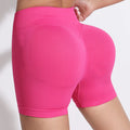 Ensemble de yoga pour femme, avec brassière de sport respirante à bretelles croisées et dos nageur, et short de fitness gainant et push-up.