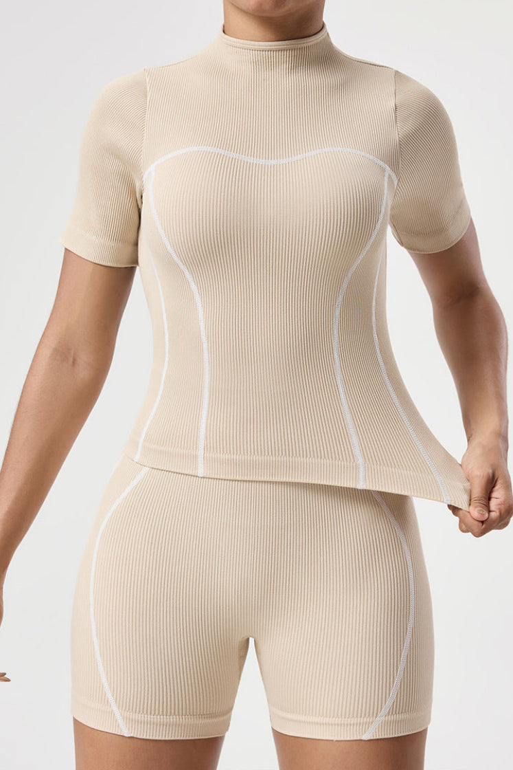 Ensemble de yoga sans couture pour femmes, col montant, blocs de couleurs, crop top manches courtes dos nu et short de sport push-up.