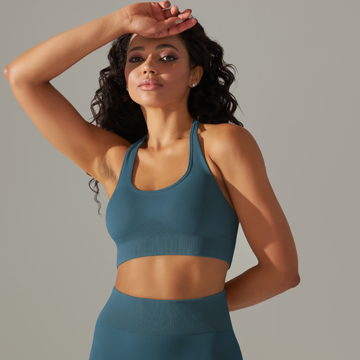 Seamless Halter Neck Sports Bra: Sexy Backless Yoga Top & Solid Color High-Stretch Fitness Bralette