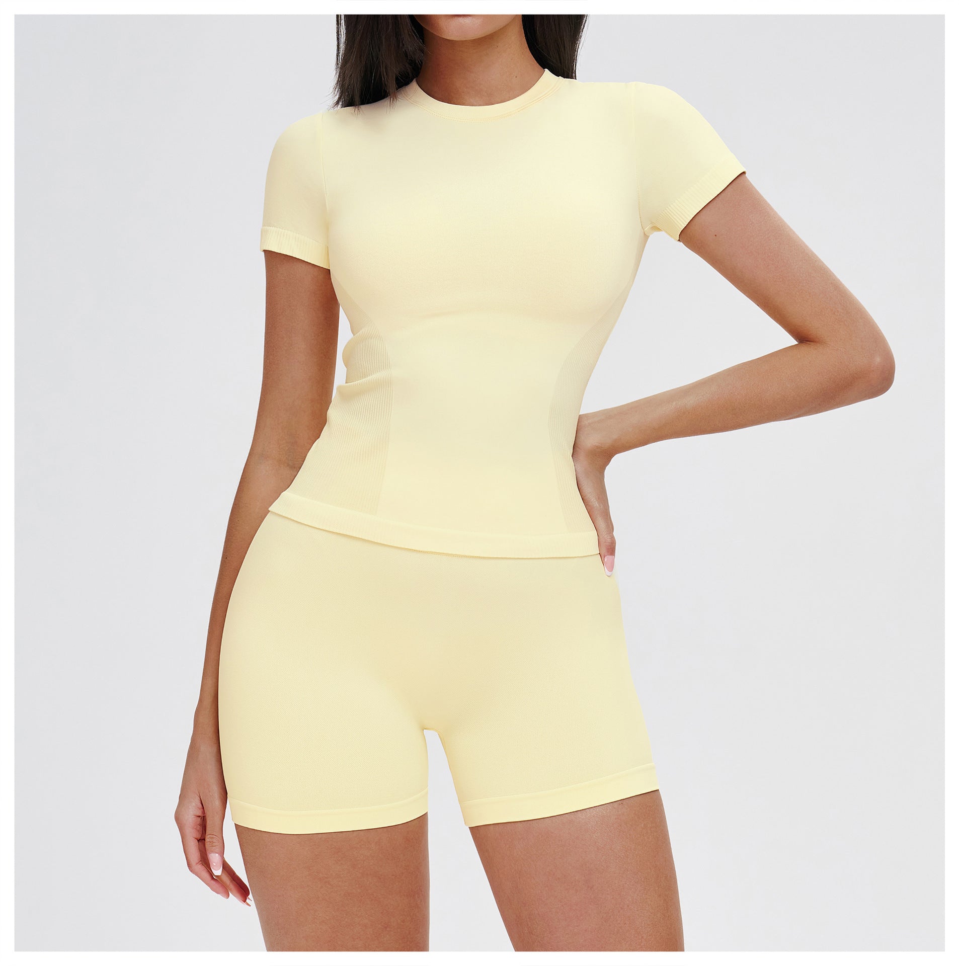 Short de yoga taille haute sans couture : Vêtement de sport galbant à séchage rapide pour la course et le fitness 9687