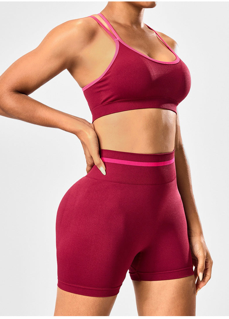 Ensemble de yoga color block pour femme, avec brassière de sport à fines bretelles et dos découpé, et short de yoga push-up pour la course et le fitness